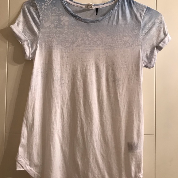 Cute blue shibori tee - Picture 1 of 5